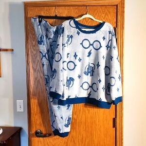 Women's Harry Potter 2 piece warm Pajama set, size xxl